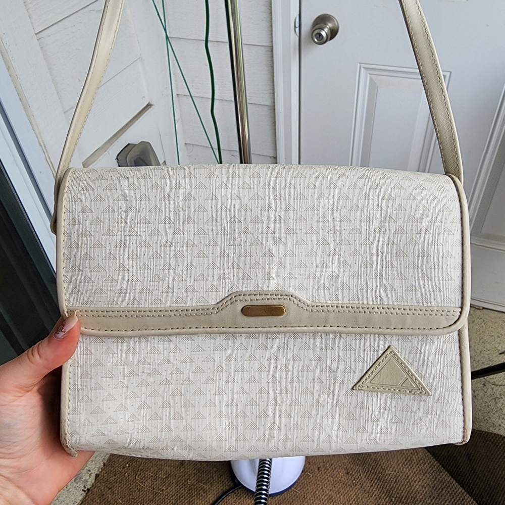 Liz Claiborne Vintage Cream Crossbody bag